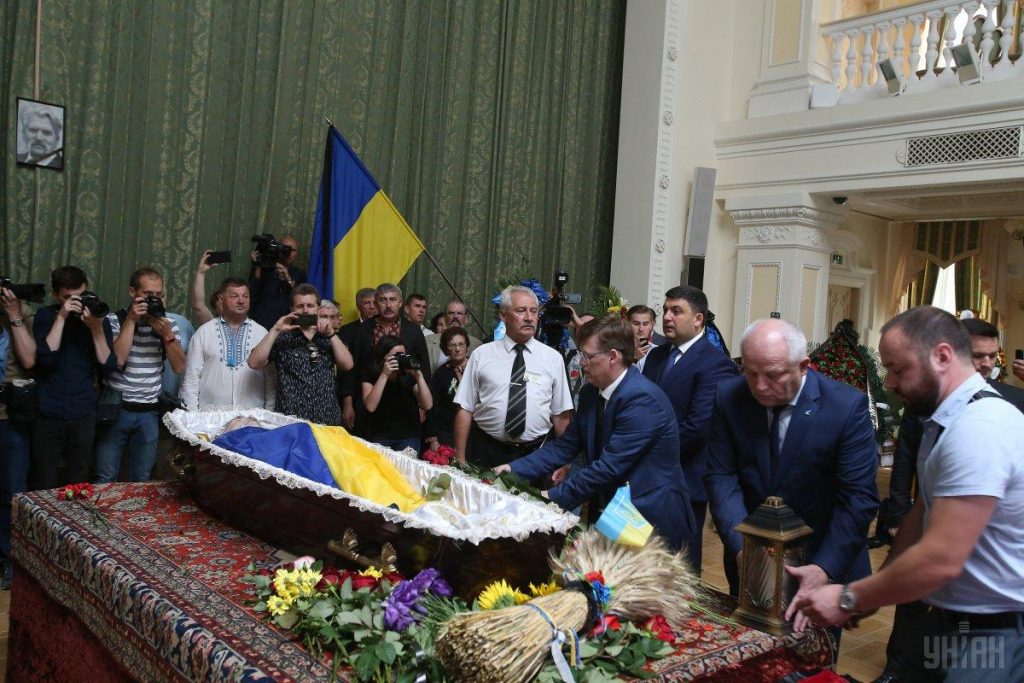 Украинцы попрощались с Левком Лукьяненко 17