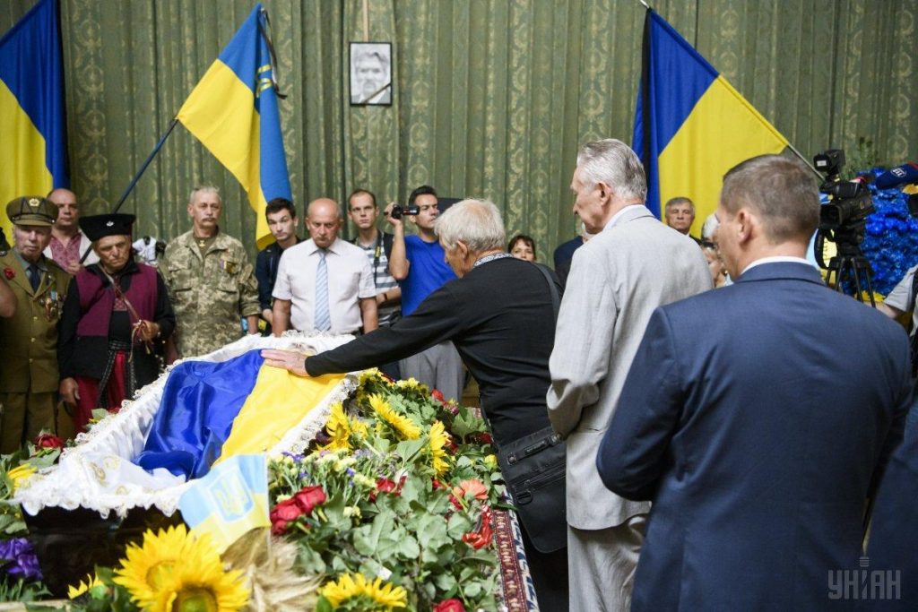 Украинцы попрощались с Левком Лукьяненко 19