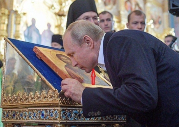 “Силикон со скулы сполз”: в сети высмеяли фото Путина