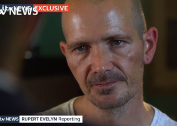 Пострадавший от “Новичка” британец рассказал о странных духах, которые он подарил подруге