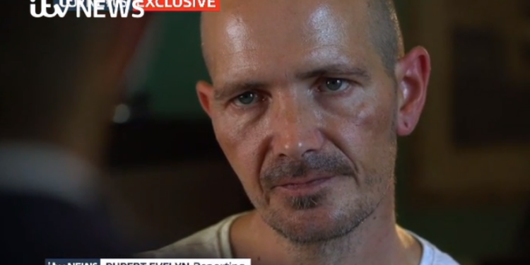 Пострадавший от “Новичка” британец рассказал о странных духах, которые он подарил подруге