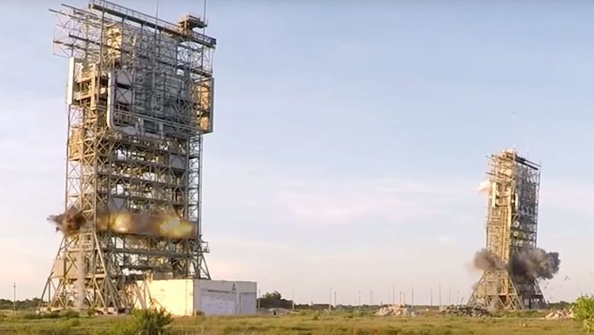 На мысе Канаверал в США с помощью контролированных взрывов демонтировали две исторические стартовые площадки.