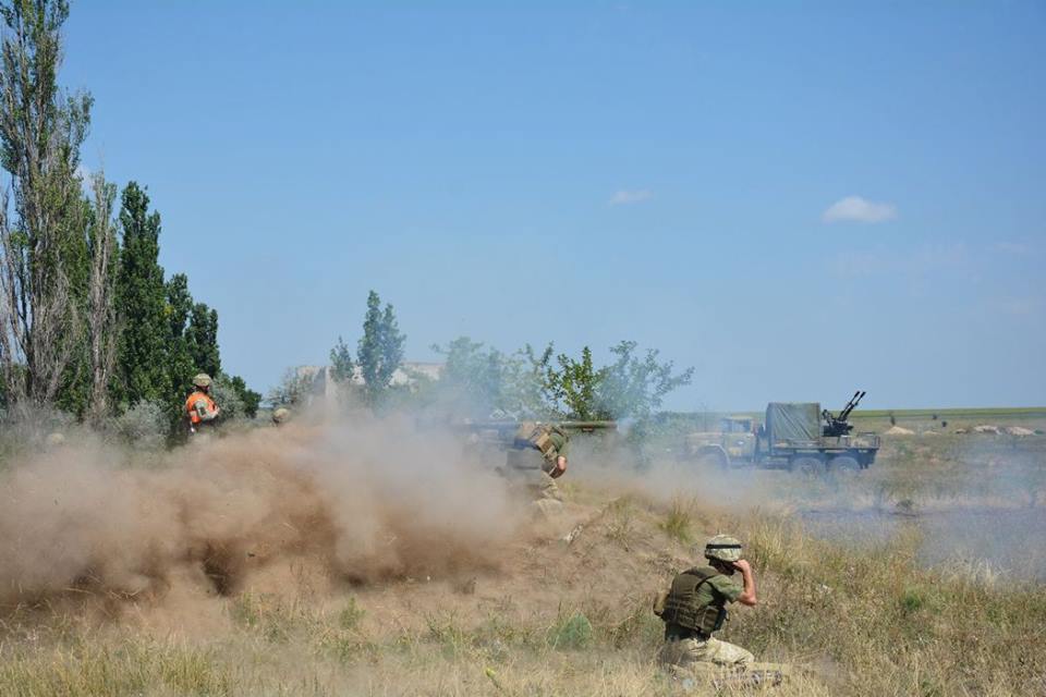 С использованием опыта 2014-го: николаевские десантники продолжают тактические учения на полигоне 35