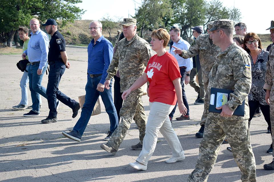 На Донбасс прибыла канадский министр Мари-Клод Бибо 3