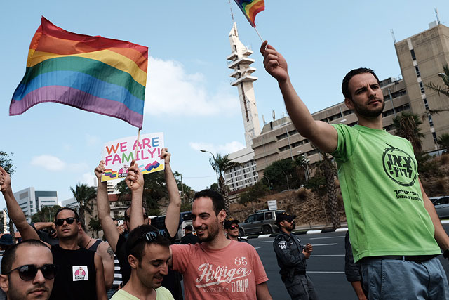 Поправка к закону о суррогатном материнстве в Израиле заставила выйти на массовые акции протеста представителей ЛГБТ-сообщества 5