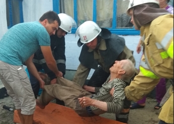 В Новой Одессе соседи вынесли из задымленного дома прикованного к постели пожилого мужчину