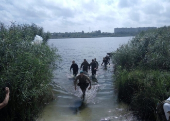 Водные преграды и дымовые коридоры: в Николаеве участники агитпоезда «Труханівська Січ» прошли «полосу морпехов»