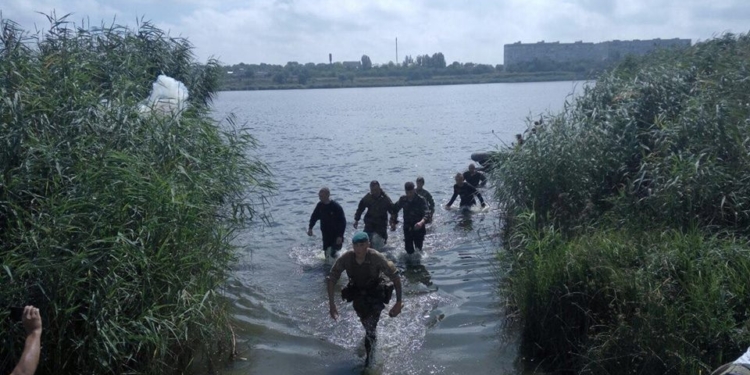 Водные преграды и дымовые коридоры: в Николаеве участники агитпоезда «Труханівська Січ» прошли «полосу морпехов»