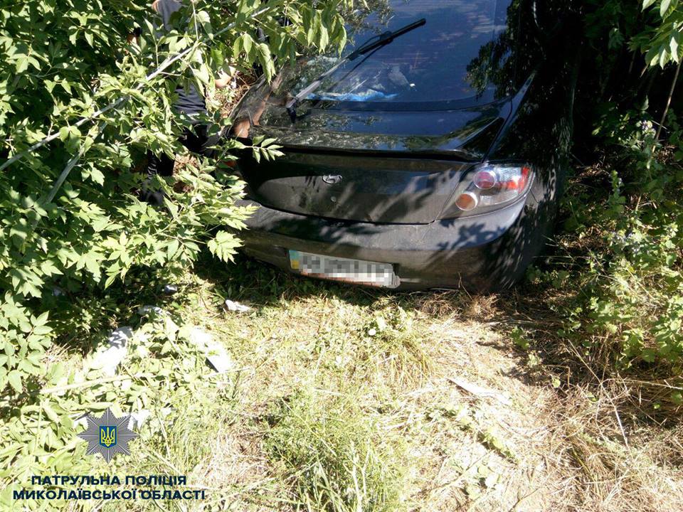 Угнанный в Донецкой области автомобиль полицейские обнаружили в Коблево. А потом была погоня, кювет и дерево 4