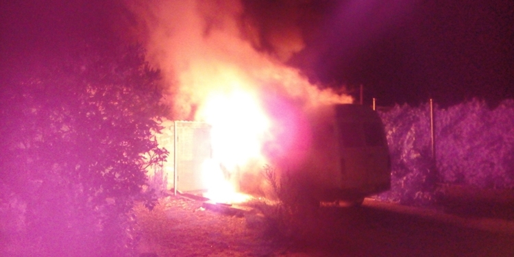 В Витовском районе Николаевщины пожарные тушили загоревшийся микроавтобус