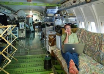 Самолет имеет право жить и после полетов, – поэтому американец сделал себе дом из списанного  Boeing-727