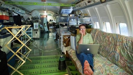 Самолет имеет право жить и после полетов, – поэтому американец сделал себе дом из списанного Boeing-727