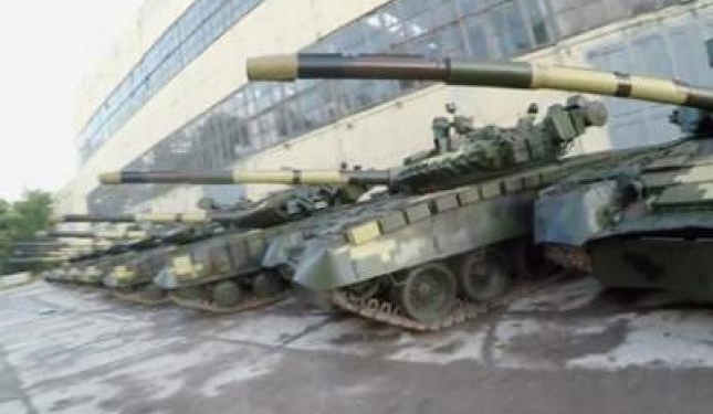 В Харькове блоггеры беспрепятственно проникли на танковый склад