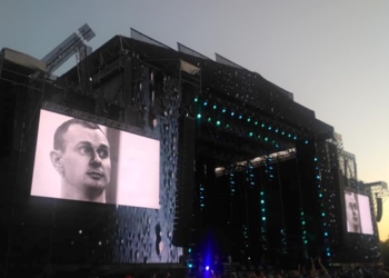 На фестивале Atlas Weeekend напомнили о Сенцове