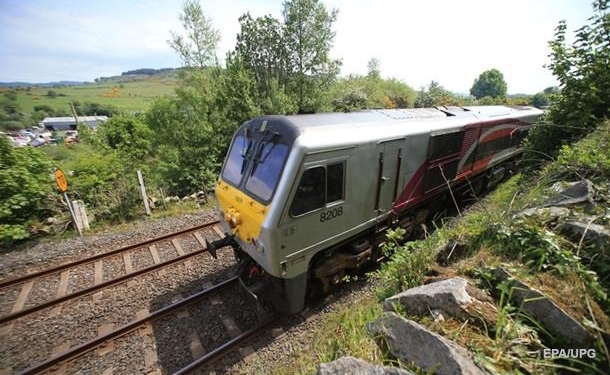 В Латвии поезд проехал над спящей между рельсами женщиной