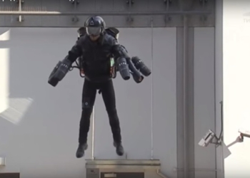 В Лондоне начали продавать костюмы для полетов