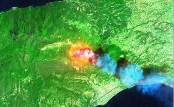 Пожары в Греции сняли со спутника