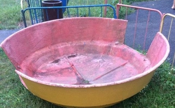 В Кременчуге подростки пытались украсть кабину с колеса обозрения