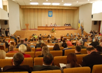 Оказывается. В сессионном зале Николаевского облсовета нельзя проводить мероприятия – он находится в аварийном состоянии