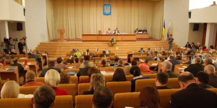 Оказывается. В сессионном зале Николаевского облсовета нельзя проводить мероприятия – он находится в аварийном состоянии