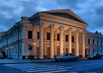 Николаевский русдрам поделился афишами осенних спектаклей