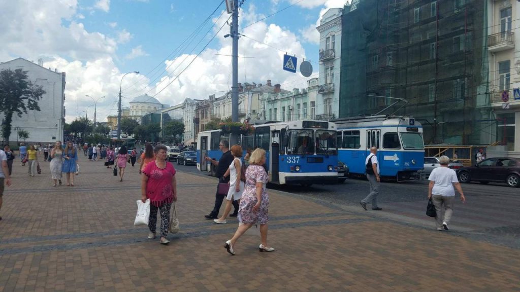 Комбайн из Николаевской области заблокировал движение в центре Винницы 5