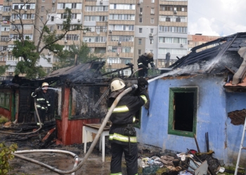 В Николаеве сгорел старый дом площадью 100 кв.м, в котором никто не жил