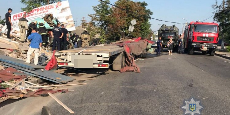 В Первомайске фура перевернулась и раздавила пешехода