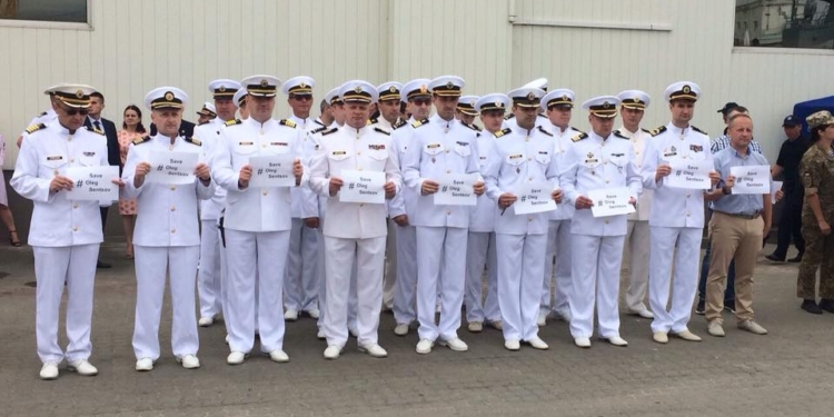 Украинские военные моряки выступили в поддержку Сенцова