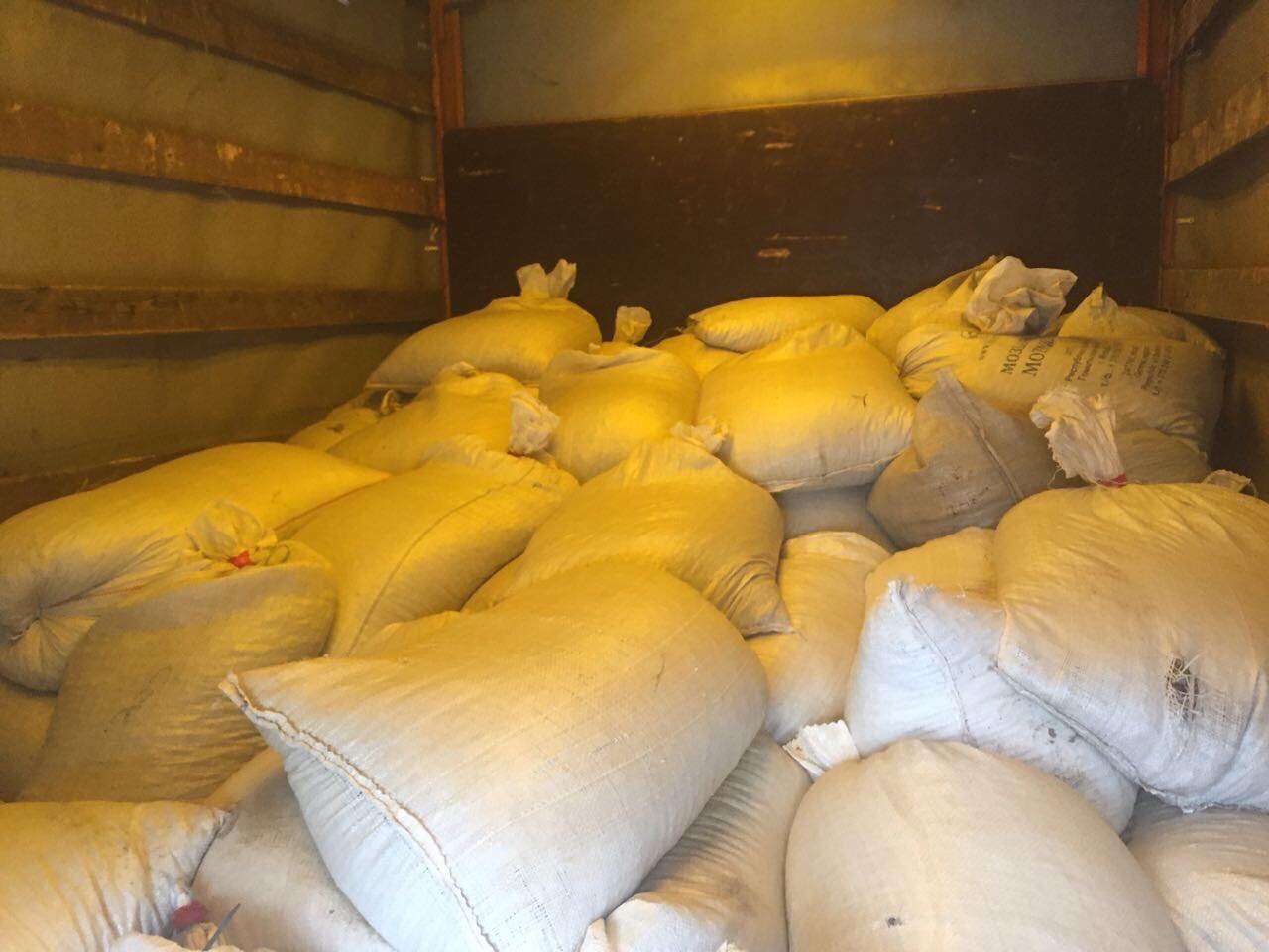 Рекорд: на Житомирщине полицейские после погони задержали машину с двумя тоннами янтаря