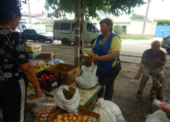 Чиновники прошлись по стихийному рынку на 6-й Слободской – составили 10 админпротоколов