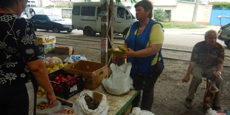 Чиновники прошлись по стихийному рынку на 6-й Слободской – составили 10 админпротоколов