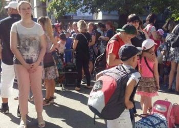 Почти сотню николаевских детей в пятницу отправили на отдых в Рыбаковку