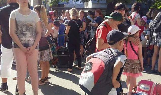 Почти сотню николаевских детей в пятницу отправили на отдых в Рыбаковку