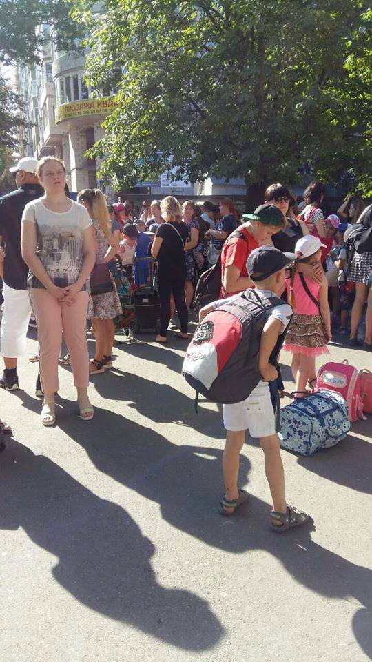 Почти сотню николаевских детей в пятницу отправили на отдых в Рыбаковку 1