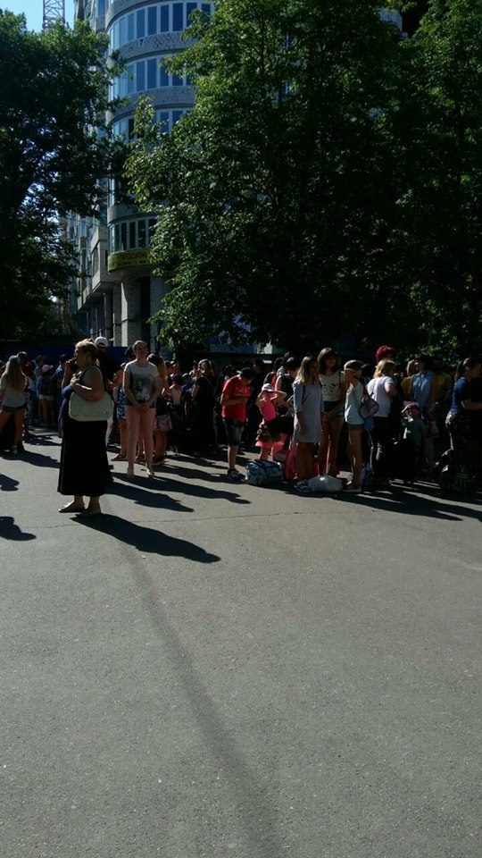 Почти сотню николаевских детей в пятницу отправили на отдых в Рыбаковку 3