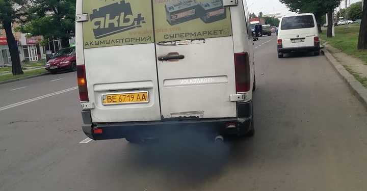 Жительница Николаева пожаловалась на маршрутчика, который ее выгнал из салона из-за мобильного телефона