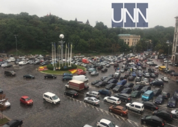 Водители автомобилей на еврономерах перекрыли движение в центре Киева