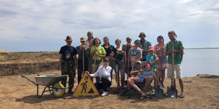 Юные николаевские археологи исследовали античное святилище Ольвийского государства