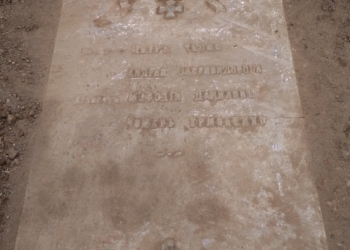 На старом кладбище в Николаеве нашли плиту, которая имеет историческое значение