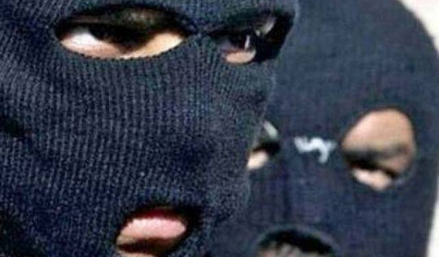 На хозяина дома в Березанке напала банда из 5-6 человек. Злоумышленники избили домочадцев и похитили все ценное