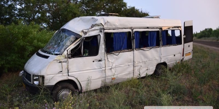 Маршрутка “Николаев-Южный” влетела в кювет, есть пострадавшие