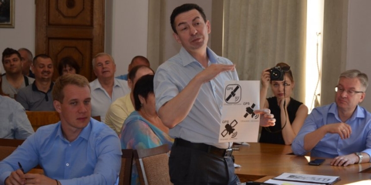 Придумали. Есть ли в маршрутке GPS-трекер, николаевцы смогут узнать по наклейке