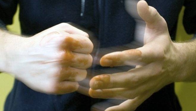 В Снигиревке задержали пьяного хулигана, который с палкой и железной трубой цеплялся к местным жителям