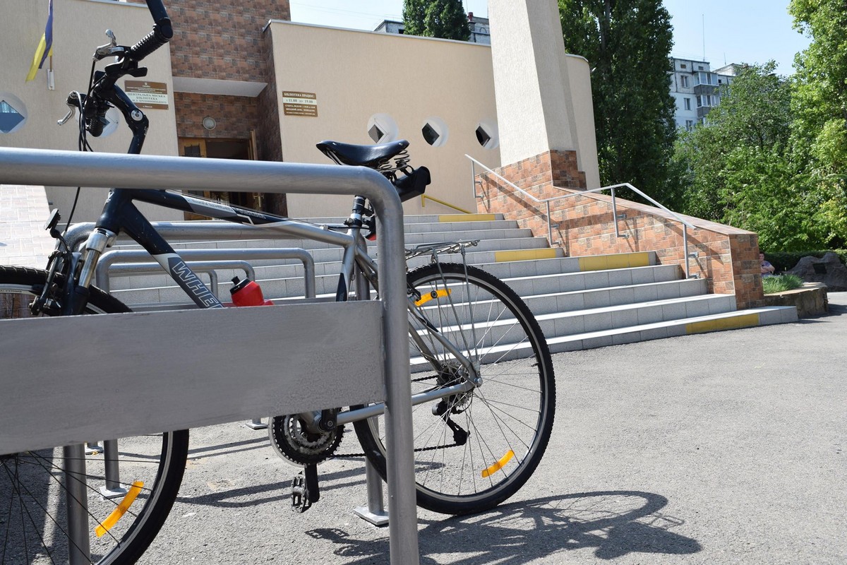 Активисты установят по Николаеву 23 велопарковки