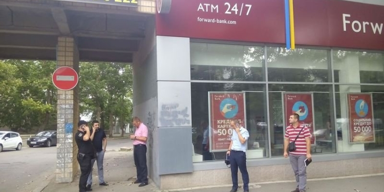 СМИ: В центре Николаева похитили ребенка – подвели к автомобилю и закинули в багажник