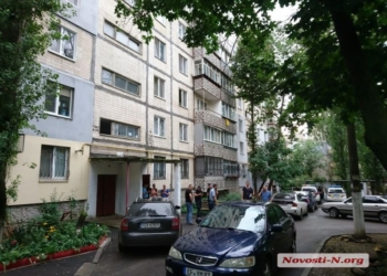 В «девятиэтажке» на Центральном проспекте обнаружили окровавленное тело молодой женщины