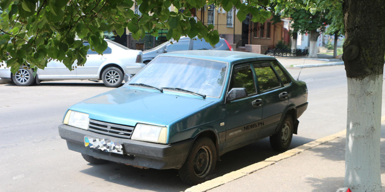 В Николаеве искали взрывчатку в подозрительном автомобиле возле управлений СБУ и Нацполиции