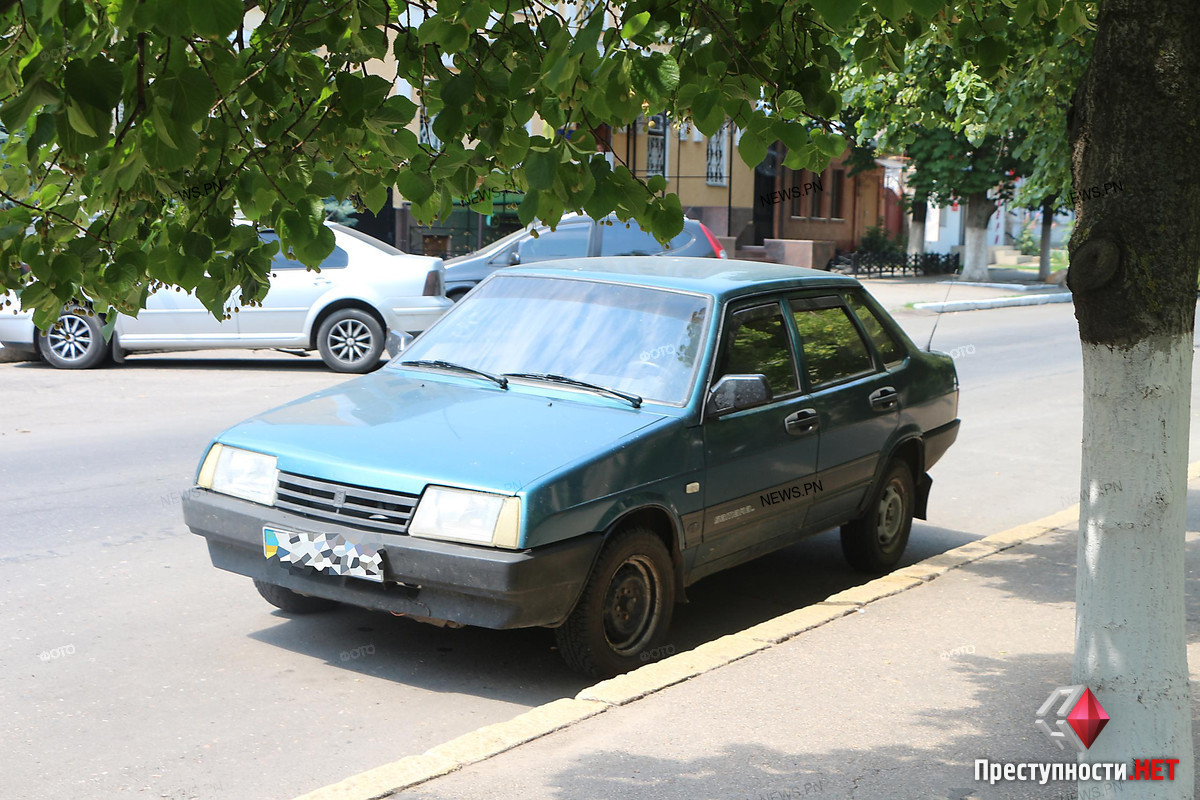 В Николаеве искали взрывчатку в подозрительном автомобиле возле управлений СБУ и Нацполиции