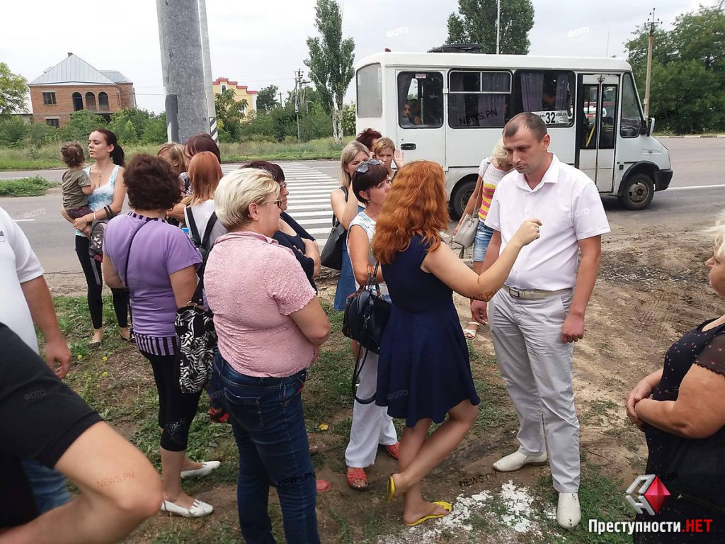 ОБНОВЛЕНО. В Корабельном районе жильцы многоэтажки вышли перекрывать проспект Богоявленский – им отключили свет, несмотря на оплаченные счета 16